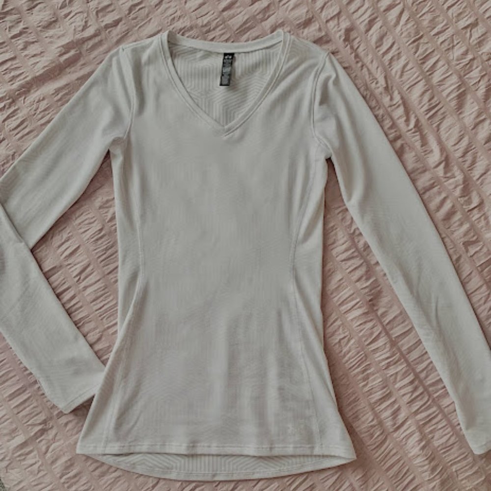 Under Armour women's long sleeve